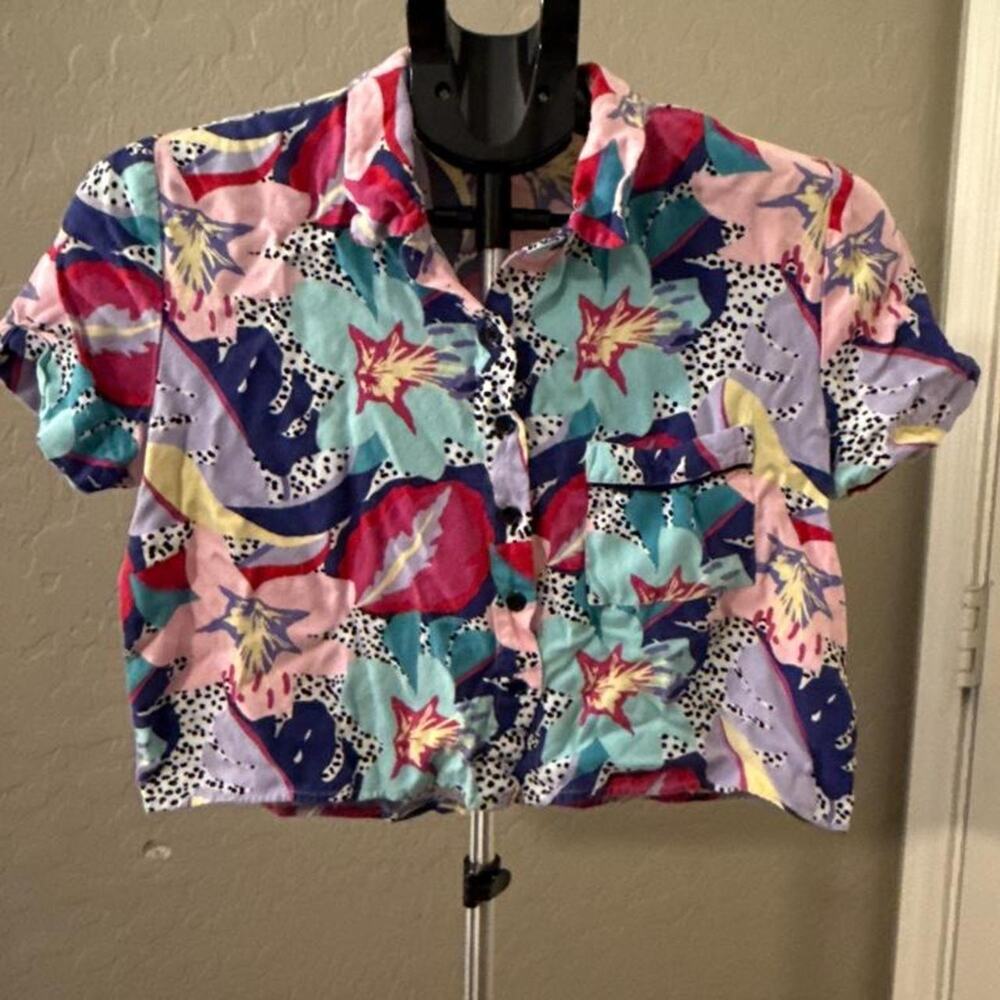 Forever 21 Multi Colored Abstract Print Cropped Blouse (Size M)